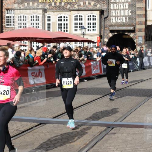 05.10.2025 - 20. swb-Marathon Bremen Yannick Fuchs http://msf.ph/oto/9230130 05.10.2025 10:59:51 Ziel 9473, 9991, 10420, 11267, 11456, 11582, 11720 meine-sportfotos.de
