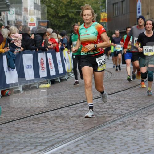 05.10.2025 - 20. swb-Marathon Bremen Strokosch-Dieckow http://msf.ph/oto/9230151 05.10.2025 10:51:43 Ziel 8333, 9004, 9259, 9268, 9506, 10436, 10716, 10968, 11361, 11689, 11696 meine-sportfotos.de