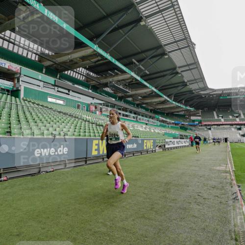 05.10.2025 - 20. swb-Marathon Bremen Michael Burmester http://msf.ph/oto/9230155 05.10.2025 12:46:29 Laufen im Stadion 256, 281, 609, 649, 852, 891, 943, 1091, 1246, 1307, 1521, 2163, 2228, 2276, 2545, 2585, 3054, 3084, 3381, 4274, 4617, 4758, 4848, 6849, 7526, 7583, 7675, 349, 649, 852, 1307, 3807, 4786, 5132, 5588, 7028, 7440 meine-sportfotos.de