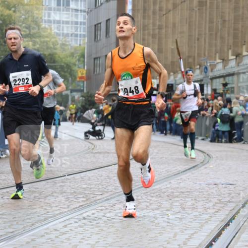 05.10.2025 - 20. swb-Marathon Bremen Strokosch-Dieckow http://msf.ph/oto/9230166 05.10.2025 12:28:52 Ziel 600, 717, 1113, 1948, 2159, 2292 meine-sportfotos.de