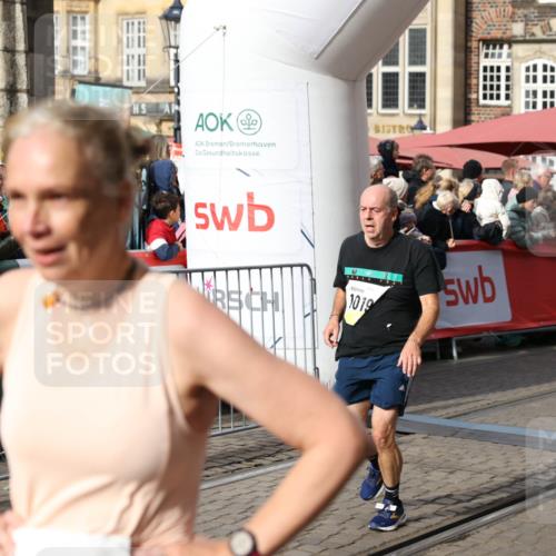 05.10.2025 - 20. swb-Marathon Bremen Yannick Fuchs http://msf.ph/oto/9230172 05.10.2025 11:02:30 Ziel 9748, 10093, 10130, 10194, 10821, 10829, 10982, 10983, 11386 meine-sportfotos.de