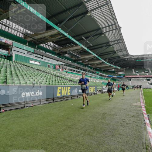 05.10.2025 - 20. swb-Marathon Bremen Michael Burmester http://msf.ph/oto/9230177 05.10.2025 12:46:39 Laufen im Stadion 256, 281, 502, 545, 609, 818, 862, 891, 1246, 1521, 2163, 2228, 2276, 2585, 3054, 3084, 3381, 4274, 4617, 4758, 4848, 6849, 7583, 7675, 349, 649, 852, 943, 1091, 1307, 2545, 3807, 5132, 5588, 7028, 7526 meine-sportfotos.de