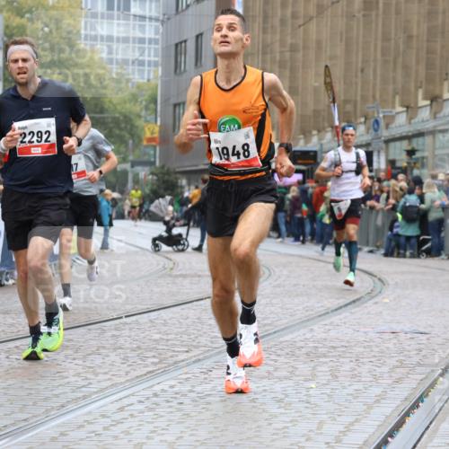05.10.2025 - 20. swb-Marathon Bremen Strokosch-Dieckow http://msf.ph/oto/9230181 05.10.2025 12:28:52 Ziel 600, 717, 1113, 1948, 2159, 2292 meine-sportfotos.de