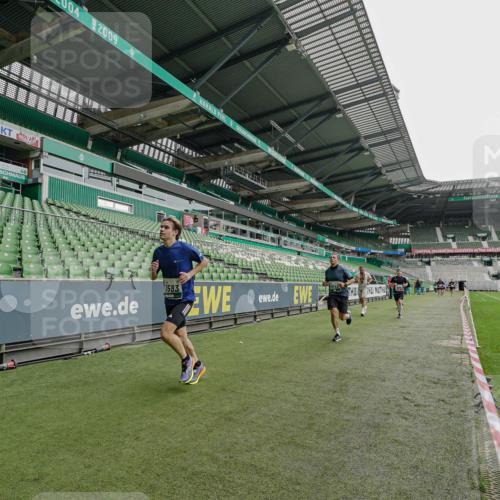 05.10.2025 - 20. swb-Marathon Bremen Michael Burmester http://msf.ph/oto/9230182 05.10.2025 12:46:39 Laufen im Stadion 256, 281, 502, 545, 609, 818, 862, 891, 1246, 1521, 2163, 2228, 2276, 2585, 3054, 3084, 3381, 4274, 4617, 4758, 4848, 6849, 7583, 7675, 349, 649, 852, 943, 1091, 1307, 2545, 3807, 5132, 5588, 7028, 7526 meine-sportfotos.de