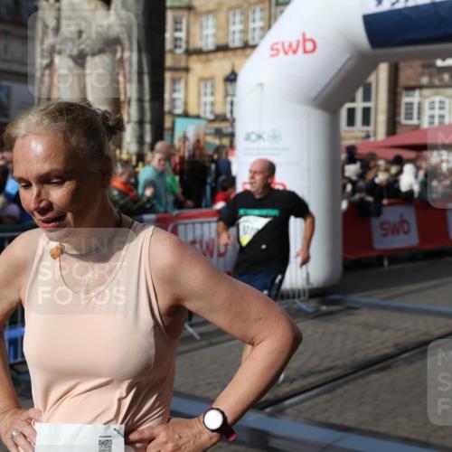 05.10.2025 - 20. swb-Marathon Bremen Yannick Fuchs http://msf.ph/oto/9230185 05.10.2025 11:02:31 Ziel 9748, 10093, 10130, 10194, 10821, 10829, 10982, 10983, 11386 meine-sportfotos.de
