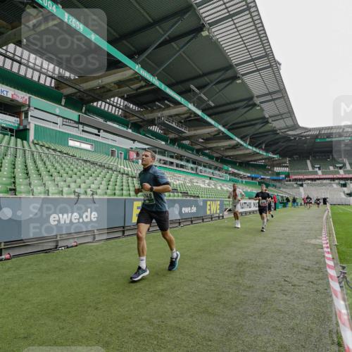 05.10.2025 - 20. swb-Marathon Bremen Michael Burmester http://msf.ph/oto/9230189 05.10.2025 12:46:41 Laufen im Stadion 223, 256, 281, 502, 545, 609, 818, 862, 891, 1246, 1521, 2163, 2228, 2276, 2585, 3054, 3084, 3381, 4274, 4617, 4758, 4848, 6295, 6849, 7583, 7675, 349, 649, 852, 943, 1091, 1307, 2545, 3807, 5588, 7028, 7526 meine-sportfotos.de