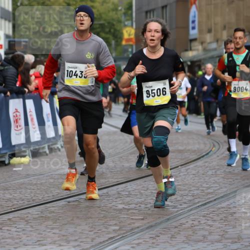 05.10.2025 - 20. swb-Marathon Bremen Strokosch-Dieckow http://msf.ph/oto/9230194 05.10.2025 10:51:45 Ziel 9004, 9259, 9506, 10436, 10968, 11361, 11689, 11696 meine-sportfotos.de