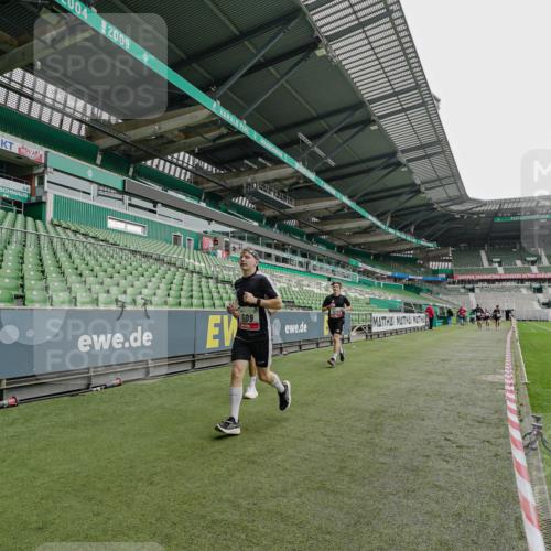 05.10.2025 - 20. swb-Marathon Bremen Michael Burmester http://msf.ph/oto/9230195 05.10.2025 12:46:43 Laufen im Stadion 223, 256, 281, 502, 545, 609, 818, 862, 891, 1246, 1521, 2163, 2228, 2276, 2585, 3054, 3084, 3381, 4274, 4617, 4758, 4848, 6295, 6849, 7583, 7675, 349, 649, 852, 943, 1091, 1307, 2545, 3807, 5588, 7028, 7526 meine-sportfotos.de