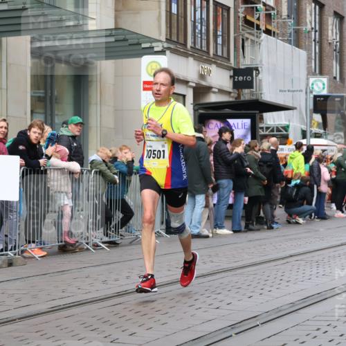 05.10.2025 - 20. swb-Marathon Bremen Strokosch-Dieckow http://msf.ph/oto/9230198 05.10.2025 10:37:31 Ziel 9755, 10347, 10501, 10775, 11176, 11328, 11465, 9755, 10347, 10501, 10775, 11176, 11328, 11465 meine-sportfotos.de