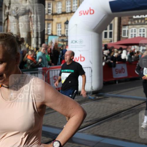 05.10.2025 - 20. swb-Marathon Bremen Yannick Fuchs http://msf.ph/oto/9230203 05.10.2025 11:02:31 Ziel 9748, 10093, 10130, 10194, 10821, 10829, 10982, 10983, 11386 meine-sportfotos.de