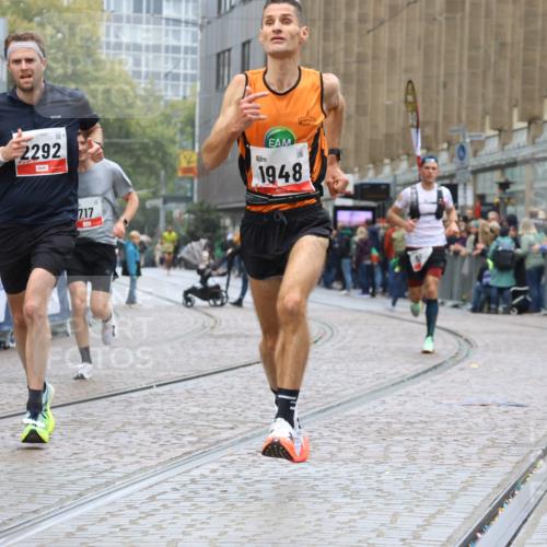 05.10.2025 - 20. swb-Marathon Bremen Strokosch-Dieckow http://msf.ph/oto/9230204 05.10.2025 12:28:52 Ziel 600, 717, 1113, 1948, 2159, 2292 meine-sportfotos.de