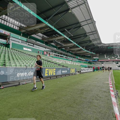 05.10.2025 - 20. swb-Marathon Bremen Michael Burmester http://msf.ph/oto/9230208 05.10.2025 12:46:45 Laufen im Stadion 223, 256, 281, 502, 505, 545, 609, 818, 862, 891, 1246, 1521, 2163, 2228, 2276, 2585, 3054, 3084, 3381, 4274, 4617, 4758, 4848, 6295, 6849, 7583, 7675, 649, 852, 943, 1091, 1307, 2545, 3807, 7028, 7526 meine-sportfotos.de