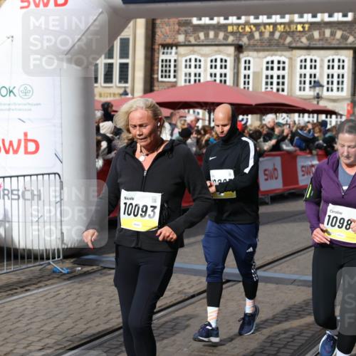 05.10.2025 - 20. swb-Marathon Bremen Yannick Fuchs http://msf.ph/oto/9230217 05.10.2025 11:02:32 Ziel 9707, 9748, 10093, 10194, 10821, 10829, 10982, 10983, 11386 meine-sportfotos.de