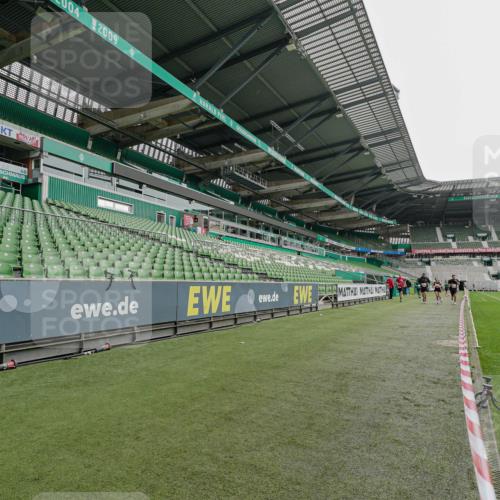 05.10.2025 - 20. swb-Marathon Bremen Michael Burmester http://msf.ph/oto/9230218 05.10.2025 12:46:46 Laufen im Stadion 223, 256, 281, 502, 505, 545, 609, 818, 862, 891, 1246, 1521, 2163, 2228, 2276, 2585, 3054, 3084, 3381, 4274, 4617, 4758, 4848, 4966, 6295, 6849, 7583, 7675, 649, 852, 943, 1091, 1307, 2545, 7028, 7526 meine-sportfotos.de
