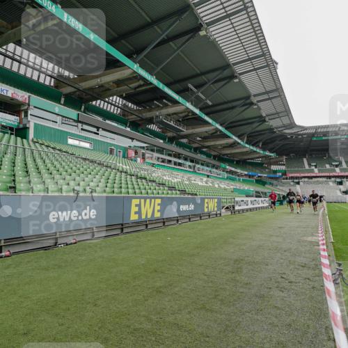 05.10.2025 - 20. swb-Marathon Bremen Michael Burmester http://msf.ph/oto/9230224 05.10.2025 12:46:47 Laufen im Stadion 223, 256, 281, 502, 505, 545, 609, 818, 862, 891, 1246, 1521, 2163, 2228, 2276, 2585, 2939, 3054, 3084, 3381, 4274, 4617, 4758, 4848, 4966, 6295, 6849, 7583, 7675, 649, 852, 943, 1091, 1307, 2545, 7028, 7526 meine-sportfotos.de