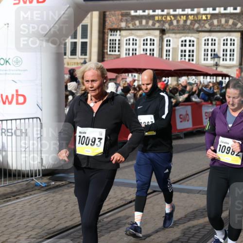 05.10.2025 - 20. swb-Marathon Bremen Yannick Fuchs http://msf.ph/oto/9230227 05.10.2025 11:02:32 Ziel 9707, 9748, 10093, 10194, 10821, 10829, 10982, 10983, 11386 meine-sportfotos.de