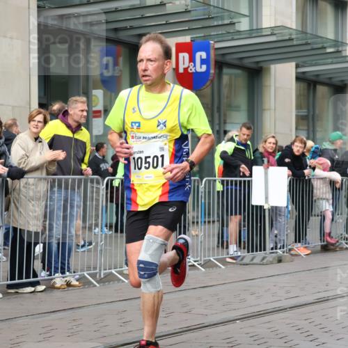 05.10.2025 - 20. swb-Marathon Bremen Strokosch-Dieckow http://msf.ph/oto/9230235 05.10.2025 10:37:32 Ziel 9755, 10347, 10501, 10775, 11176, 11328, 11465, 9755, 10347, 10501, 10775, 11176, 11328, 11465 meine-sportfotos.de