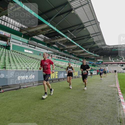 05.10.2025 - 20. swb-Marathon Bremen Michael Burmester http://msf.ph/oto/9230238 05.10.2025 12:46:53 Laufen im Stadion 223, 256, 265, 281, 502, 505, 545, 609, 818, 862, 891, 1246, 1521, 1635, 2163, 2276, 2585, 2939, 3054, 3084, 3381, 4617, 4758, 4848, 4966, 4988, 6295, 6849, 7583, 7675, 1091, 2228, 4274, 7526 meine-sportfotos.de