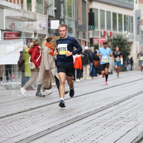 05.10.2025 - 20. swb-Marathon Bremen Strokosch-Dieckow http://msf.ph/oto/9230241 05.10.2025 10:37:34 Ziel 9755, 10347, 10501, 10775, 11176, 11328, 11465, 9755, 10347, 10501, 10775, 11176, 11328, 11465 meine-sportfotos.de