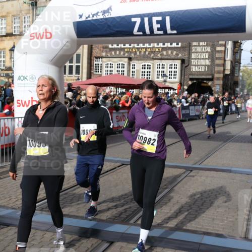05.10.2025 - 20. swb-Marathon Bremen Yannick Fuchs http://msf.ph/oto/9230242 05.10.2025 11:02:33 Ziel 9707, 9748, 10093, 10194, 10821, 10829, 10982, 10983, 11386, 11537, 11538 meine-sportfotos.de