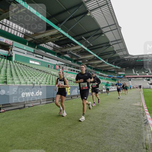 05.10.2025 - 20. swb-Marathon Bremen Michael Burmester http://msf.ph/oto/9230243 05.10.2025 12:46:54 Laufen im Stadion 223, 256, 265, 281, 391, 502, 505, 545, 609, 818, 862, 891, 1246, 1521, 1635, 2163, 2276, 2585, 2939, 3054, 3084, 3381, 4617, 4758, 4848, 4966, 4988, 6295, 6849, 7583, 7675, 1091, 2228, 4274, 7526 meine-sportfotos.de