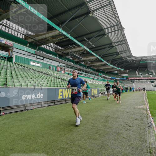 05.10.2025 - 20. swb-Marathon Bremen Michael Burmester http://msf.ph/oto/9230266 05.10.2025 12:46:56 Laufen im Stadion 223, 256, 265, 281, 391, 502, 505, 545, 609, 818, 862, 891, 1246, 1521, 1635, 2163, 2276, 2585, 2939, 3054, 3084, 3381, 4758, 4848, 4966, 4988, 6295, 6849, 7583, 7675, 281, 2228, 4274, 4617 meine-sportfotos.de