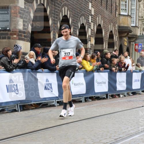 05.10.2025 - 20. swb-Marathon Bremen Strokosch-Dieckow http://msf.ph/oto/9230267 05.10.2025 12:28:56 Ziel 600, 717 meine-sportfotos.de