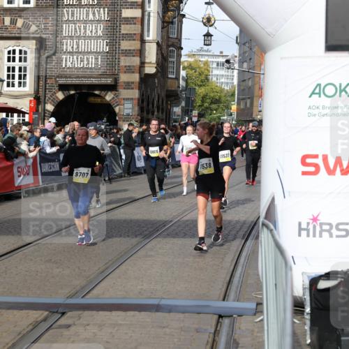 05.10.2025 - 20. swb-Marathon Bremen Yannick Fuchs http://msf.ph/oto/9230277 05.10.2025 11:02:33 Ziel 9707, 9748, 10093, 10194, 10821, 10829, 10982, 10983, 11386, 11537, 11538 meine-sportfotos.de