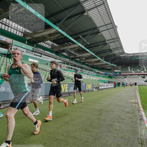 05.10.2025 - 20. swb-Marathon Bremen Michael Burmester http://msf.ph/oto/9230278 05.10.2025 12:46:59 Laufen im Stadion 223, 265, 391, 502, 505, 545, 609, 818, 862, 891, 1246, 1521, 1635, 2163, 2276, 2585, 2939, 3054, 3084, 3381, 4758, 4848, 4966, 4988, 6295, 7583, 7675, 8013, 256, 281, 2228, 4274, 4617, 6849 meine-sportfotos.de