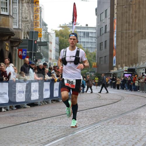 05.10.2025 - 20. swb-Marathon Bremen Strokosch-Dieckow http://msf.ph/oto/9230288 05.10.2025 12:28:57 Ziel 600, 717 meine-sportfotos.de