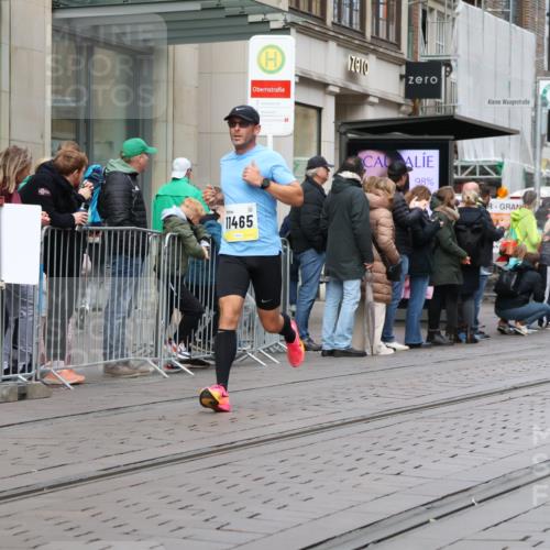 05.10.2025 - 20. swb-Marathon Bremen Strokosch-Dieckow http://msf.ph/oto/9230306 05.10.2025 10:37:43 Ziel 9755, 11328, 11465, 9755, 11328, 11465 meine-sportfotos.de