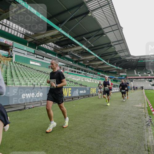 05.10.2025 - 20. swb-Marathon Bremen Michael Burmester http://msf.ph/oto/9230322 05.10.2025 12:47:21 Laufen im Stadion 223, 265, 344, 346, 391, 442, 502, 505, 545, 609, 656, 770, 818, 862, 1205, 1521, 1635, 2472, 2482, 2613, 2872, 2939, 3061, 4215, 4255, 4291, 4313, 4848, 4966, 4988, 5656, 5831, 6295, 7070, 7170, 7176, 7583, 8013, 891, 1246, 2276, 2585, 3054, 3084, 3381, 4758, 7675 meine-sportfotos.de