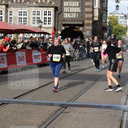05.10.2025 - 20. swb-Marathon Bremen Yannick Fuchs http://msf.ph/oto/9230332 05.10.2025 11:02:34 Ziel 9707, 9802, 9839, 10093, 10194, 10615, 10821, 10829, 10982, 10983, 11386, 11537, 11538 meine-sportfotos.de
