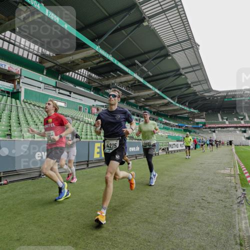 05.10.2025 - 20. swb-Marathon Bremen Michael Burmester http://msf.ph/oto/9230342 05.10.2025 12:47:24 Laufen im Stadion 223, 265, 344, 346, 391, 442, 502, 505, 545, 564, 609, 656, 770, 818, 862, 1205, 1521, 1635, 2472, 2482, 2613, 2656, 2872, 2939, 3061, 4215, 4255, 4291, 4313, 4848, 4966, 4988, 5656, 5831, 6295, 7070, 7170, 7176, 7583, 8013, 891, 1246, 3054, 3084, 4758 meine-sportfotos.de
