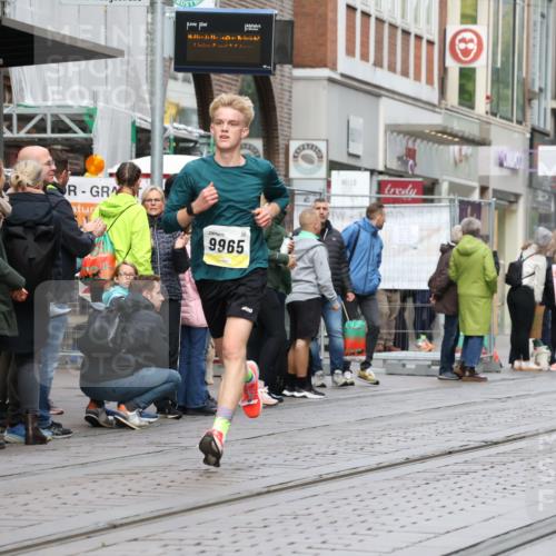 05.10.2025 - 20. swb-Marathon Bremen Strokosch-Dieckow http://msf.ph/oto/9230348 05.10.2025 10:37:47 Ziel 9755, 11328, 11465, 9755, 11328, 11465 meine-sportfotos.de