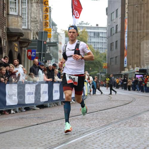05.10.2025 - 20. swb-Marathon Bremen Strokosch-Dieckow http://msf.ph/oto/9230353 05.10.2025 12:28:58 Ziel 600, 717 meine-sportfotos.de