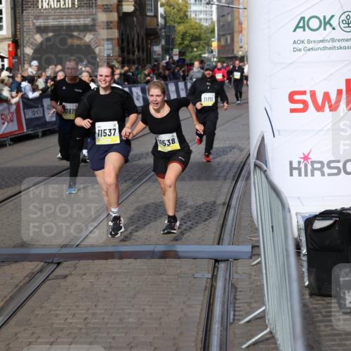 05.10.2025 - 20. swb-Marathon Bremen Yannick Fuchs http://msf.ph/oto/9230364 05.10.2025 11:02:36 Ziel 9468, 9647, 9707, 9802, 9839, 10093, 10194, 10615, 10982, 10983, 11110, 11537, 11538, 11711 meine-sportfotos.de