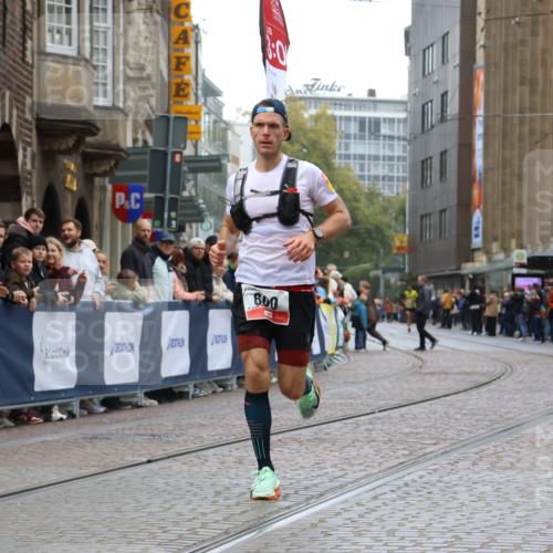 05.10.2025 - 20. swb-Marathon Bremen Strokosch-Dieckow http://msf.ph/oto/9230368 05.10.2025 12:28:58 Ziel 600, 717 meine-sportfotos.de