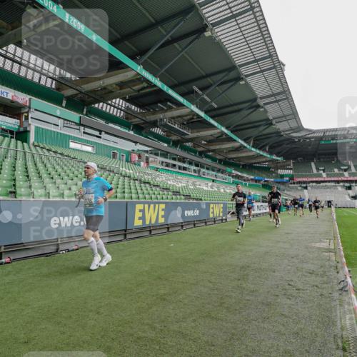 05.10.2025 - 20. swb-Marathon Bremen Michael Burmester http://msf.ph/oto/9230378 05.10.2025 12:47:33 Laufen im Stadion 223, 265, 344, 346, 391, 442, 502, 505, 545, 564, 656, 770, 862, 1205, 1635, 1642, 1646, 2360, 2472, 2482, 2613, 2656, 2872, 2939, 3061, 4215, 4255, 4291, 4313, 4966, 4988, 5656, 5831, 6295, 6804, 7070, 7170, 7176, 7492, 7900, 8013, 609, 818, 891, 1246, 1521, 3054, 3084, 4758, 4848, 7583 meine-sportfotos.de