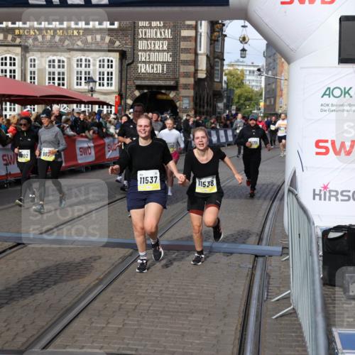 05.10.2025 - 20. swb-Marathon Bremen Yannick Fuchs http://msf.ph/oto/9230402 05.10.2025 11:02:36 Ziel 9468, 9647, 9707, 9802, 9839, 10093, 10194, 10615, 10982, 10983, 11110, 11537, 11538, 11711 meine-sportfotos.de