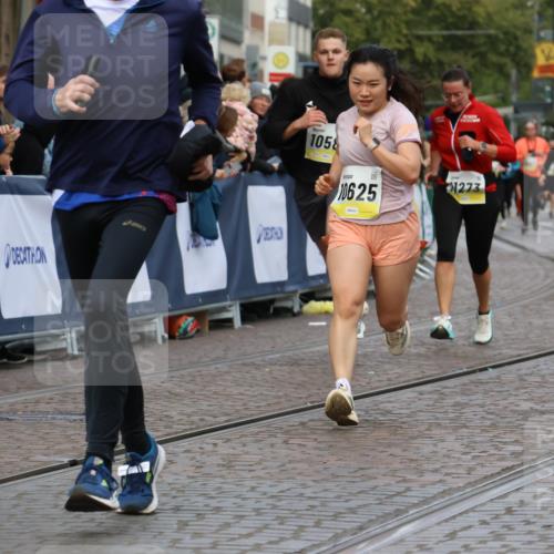 05.10.2025 - 20. swb-Marathon Bremen Strokosch-Dieckow http://msf.ph/oto/9230414 05.10.2025 10:51:58 Ziel 9683, 9939, 10380, 10581, 10625, 10817, 10977, 11136, 11273, 11325, 11394 meine-sportfotos.de