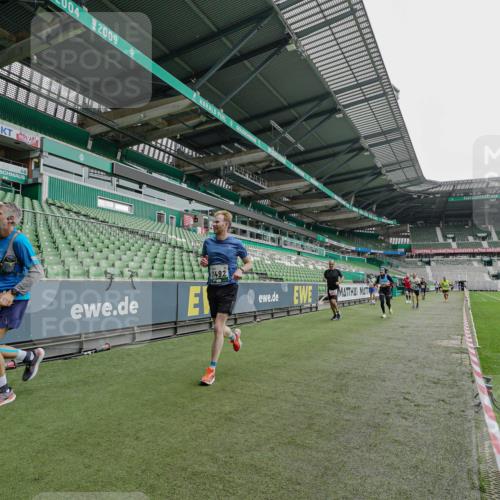 05.10.2025 - 20. swb-Marathon Bremen Michael Burmester http://msf.ph/oto/9230417 05.10.2025 12:47:40 Laufen im Stadion 223, 265, 344, 346, 391, 442, 505, 564, 656, 770, 1205, 1526, 1635, 1642, 1646, 2360, 2472, 2482, 2613, 2656, 2872, 2939, 3061, 4215, 4255, 4291, 4313, 4966, 4988, 5656, 5831, 6295, 6804, 7070, 7170, 7176, 7492, 7900, 8013, 223, 502, 545, 609, 818, 862, 1521, 4848, 6295, 7583 meine-sportfotos.de