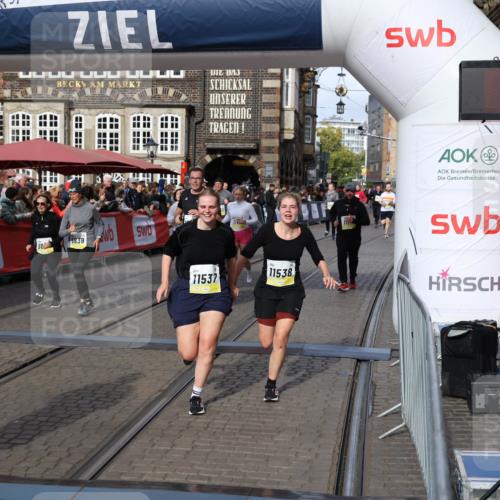 05.10.2025 - 20. swb-Marathon Bremen Yannick Fuchs http://msf.ph/oto/9230438 05.10.2025 11:02:37 Ziel 9468, 9647, 9707, 9802, 9839, 10033, 10093, 10615, 10982, 10983, 11110, 11537, 11538, 11711 meine-sportfotos.de