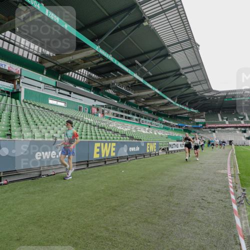 05.10.2025 - 20. swb-Marathon Bremen Michael Burmester http://msf.ph/oto/9230453 05.10.2025 12:47:52 Laufen im Stadion 265, 344, 346, 391, 442, 564, 656, 770, 1205, 1526, 1607, 1642, 1646, 2241, 2360, 2472, 2482, 2613, 2643, 2656, 2872, 3061, 3768, 4215, 4255, 4291, 4313, 5264, 5656, 5831, 5918, 6804, 7070, 7170, 7176, 7492, 7735, 7831, 7900, 8013, 8729, 223, 265, 502, 505, 545, 818, 862, 1635, 2939, 4966, 4988, 6295 meine-sportfotos.de