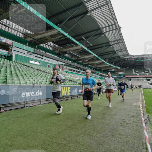05.10.2025 - 20. swb-Marathon Bremen Michael Burmester http://msf.ph/oto/9230500 05.10.2025 12:48:00 Laufen im Stadion 344, 346, 442, 564, 656, 770, 1205, 1370, 1526, 1607, 1642, 1646, 2241, 2360, 2472, 2482, 2613, 2643, 2656, 2872, 3061, 3768, 4215, 4255, 4291, 4313, 5264, 5656, 5831, 5918, 6804, 7070, 7170, 7176, 7492, 7735, 7831, 7900, 8729, 223, 265, 391, 505, 1635, 2939, 4966, 4988, 6295, 8013 meine-sportfotos.de