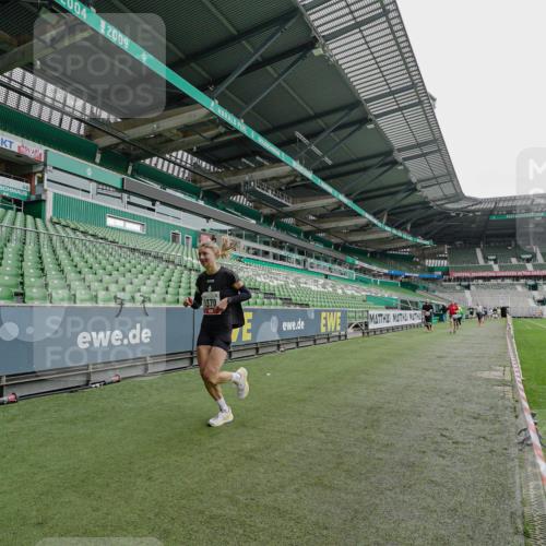 05.10.2025 - 20. swb-Marathon Bremen Michael Burmester http://msf.ph/oto/9230530 05.10.2025 12:48:07 Laufen im Stadion 344, 346, 442, 564, 656, 1205, 1370, 1526, 1607, 1642, 1646, 2241, 2360, 2472, 2482, 2613, 2643, 2656, 2872, 2974, 3061, 3324, 3768, 4215, 4255, 4291, 4313, 4353, 5264, 5656, 5918, 6804, 7070, 7176, 7492, 7735, 7831, 7900, 8729, 8932, 265, 391, 442, 770, 1635, 2939, 4988, 5831, 7170, 8013 meine-sportfotos.de