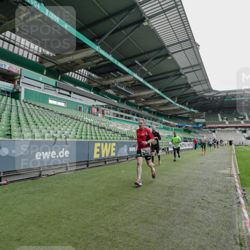 05.10.2025 - 20. swb-Marathon Bremen Michael Burmester http://msf.ph/oto/9230546 05.10.2025 12:48:12 Laufen im Stadion 344, 346, 564, 656, 1205, 1370, 1526, 1607, 1642, 1646, 1724, 2241, 2360, 2472, 2643, 2656, 2974, 3061, 3324, 3768, 3819, 4215, 4291, 4313, 4353, 5103, 5264, 5786, 5918, 6251, 6804, 7176, 7492, 7735, 7831, 7900, 8244, 8729, 8923, 8932, 265, 391, 442, 770, 2472, 2482, 2613, 2872, 4255, 5656, 5831, 7070, 7170, 8013 meine-sportfotos.de