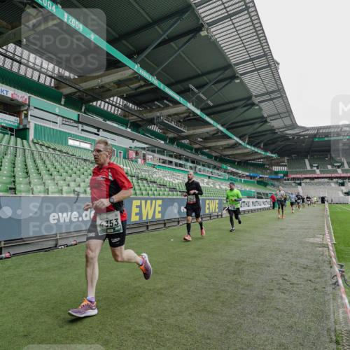 05.10.2025 - 20. swb-Marathon Bremen Michael Burmester http://msf.ph/oto/9230554 05.10.2025 12:48:13 Laufen im Stadion 344, 346, 564, 656, 1205, 1370, 1526, 1607, 1642, 1646, 1724, 2241, 2360, 2643, 2656, 2974, 3061, 3324, 3768, 3819, 4215, 4291, 4313, 4353, 5103, 5264, 5786, 5918, 6251, 6804, 7176, 7492, 7735, 7831, 7900, 8244, 8729, 8923, 8932, 391, 442, 770, 2472, 2482, 2613, 2872, 3061, 4215, 4255, 5656, 5831, 7070, 7170, 8013 meine-sportfotos.de