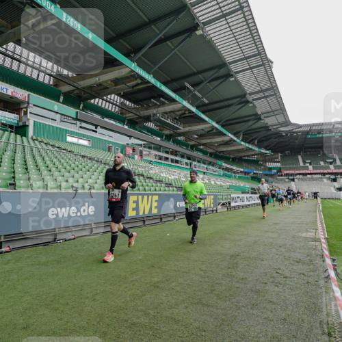 05.10.2025 - 20. swb-Marathon Bremen Michael Burmester http://msf.ph/oto/9230563 05.10.2025 12:48:14 Laufen im Stadion 344, 346, 564, 656, 1205, 1370, 1526, 1607, 1642, 1646, 1724, 2241, 2360, 2643, 2656, 2974, 3324, 3768, 3819, 4291, 4313, 4353, 5103, 5264, 5786, 5918, 6251, 6804, 7176, 7492, 7735, 7831, 7900, 8244, 8729, 8923, 8932, 391, 442, 770, 2472, 2482, 2613, 2872, 3061, 4215, 4255, 5656, 5831, 7070, 7170, 8013 meine-sportfotos.de