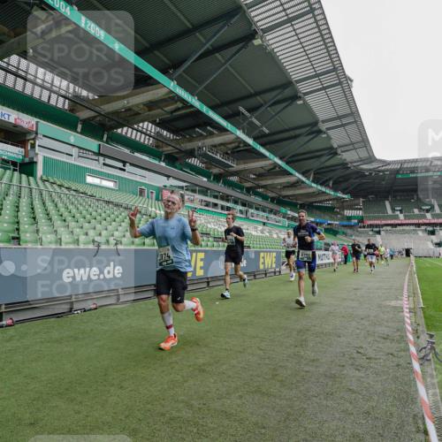 05.10.2025 - 20. swb-Marathon Bremen Michael Burmester http://msf.ph/oto/9230584 05.10.2025 12:48:19 Laufen im Stadion 492, 564, 1370, 1526, 1607, 1642, 1646, 1724, 2241, 2360, 2643, 2656, 2974, 3320, 3324, 3768, 3819, 4291, 4353, 5103, 5264, 5786, 5918, 6251, 6804, 7176, 7492, 7735, 7831, 7900, 8244, 8729, 8897, 8923, 8932, 344, 346, 442, 656, 770, 1205, 2472, 2482, 2613, 2872, 3061, 4215, 4255, 4291, 4313, 5656, 5831, 7070, 7170, 8013 meine-sportfotos.de